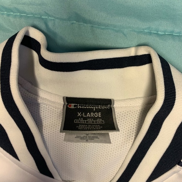 Champion Cropped Jacket - Picture 3 of 4